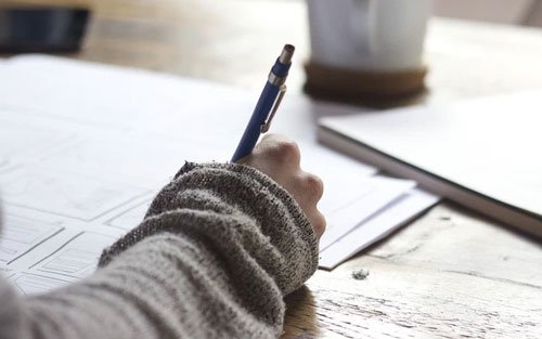 Khoa học chứng minh: Dùng bút bi và giấy có thể thúc đẩy khả năng ghi nhớ