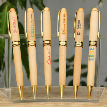 Trung Nguyên có các sản phẩm bút gỗ đa dạng, thiết kế bắt mắt